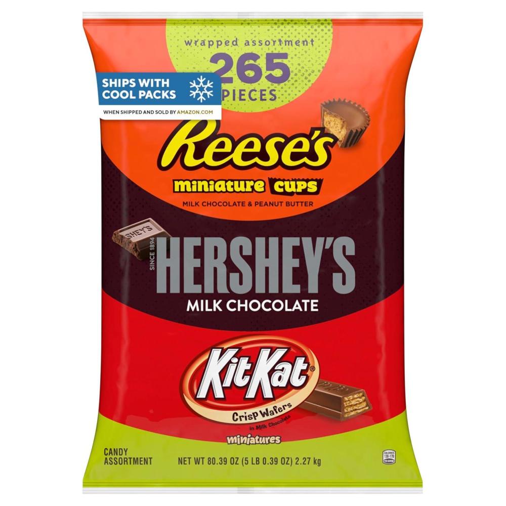 imageHERSHEYS KIT KAT and REESES Assorted Milk Chocolate Candy Variety Bag Halloween Candy 8039 oz 265 Pieces